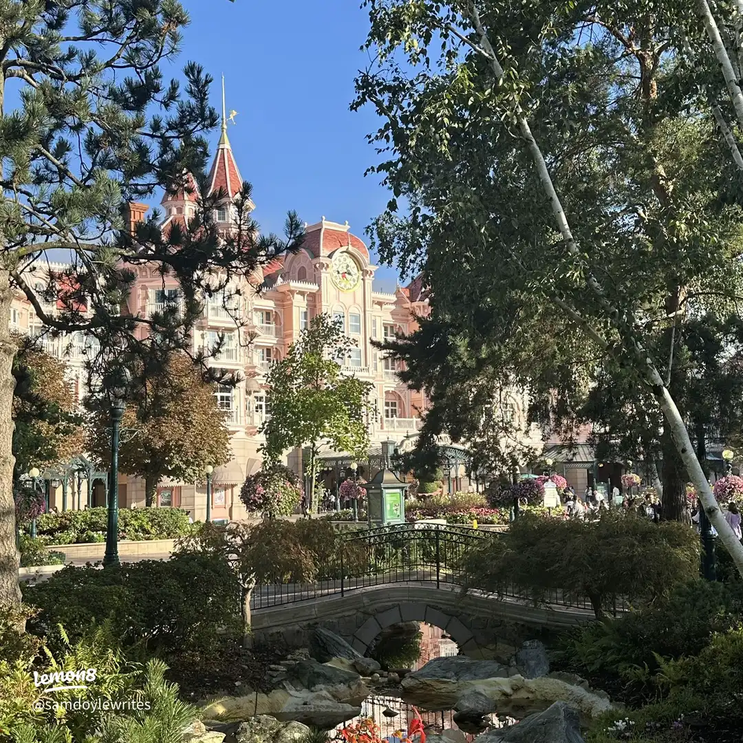 BESTIE PHOTO LOCATION - Fantasia Gardens, DLP's images(1)