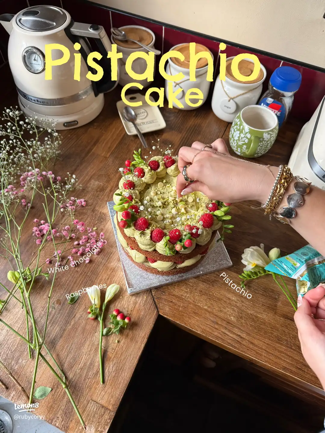 Pistachio, raspberry and white chocolate cake 🎂🍓🍬's images(1)